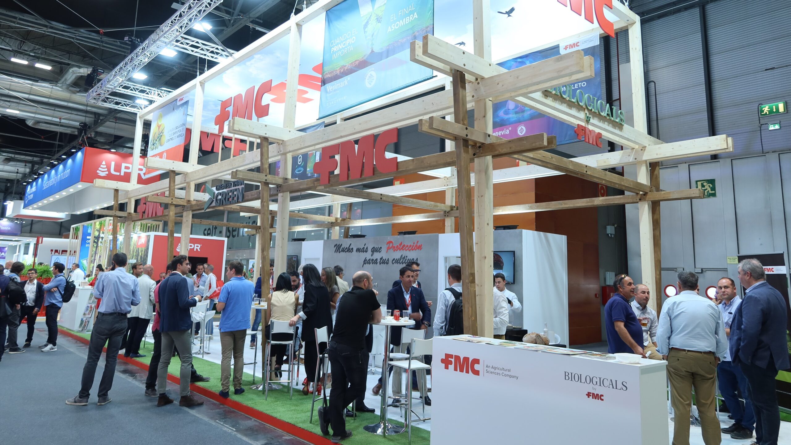 STAND FMC 2|EQUIPO FMC CON EL PREMIO A VERIMARK
